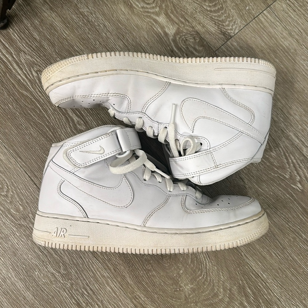 White Nike Air Force 1 Mid (Size 8)